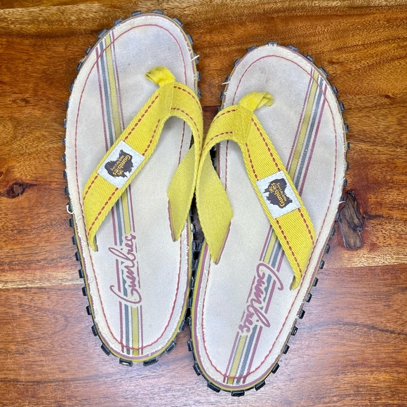 Gumbies Other - Gumbies Men 9 10 Flip Flops Sandals Yellow Canvas
